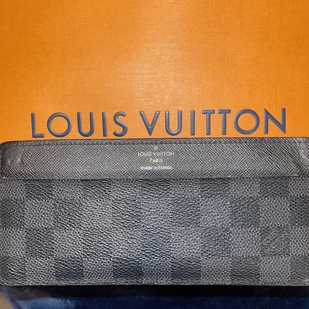 Authentic Louis Vuitton Wallet card holder - Picture 10 of 10